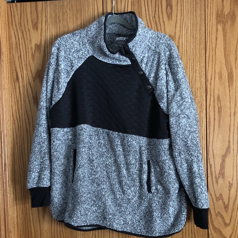 Maurice’s size 1 sweatshirt